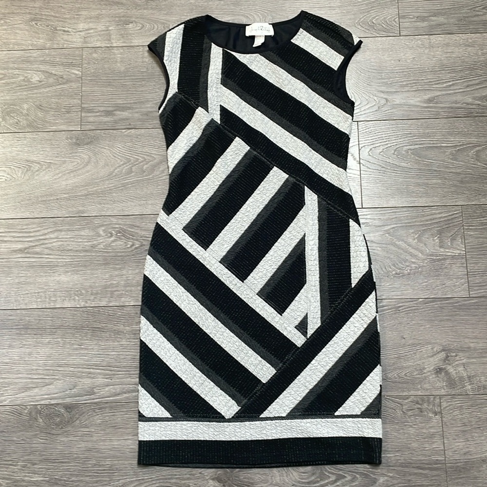 Joseph Ribkoff stripped black gray PRINT SLEEVELESS SHEATH DRESS